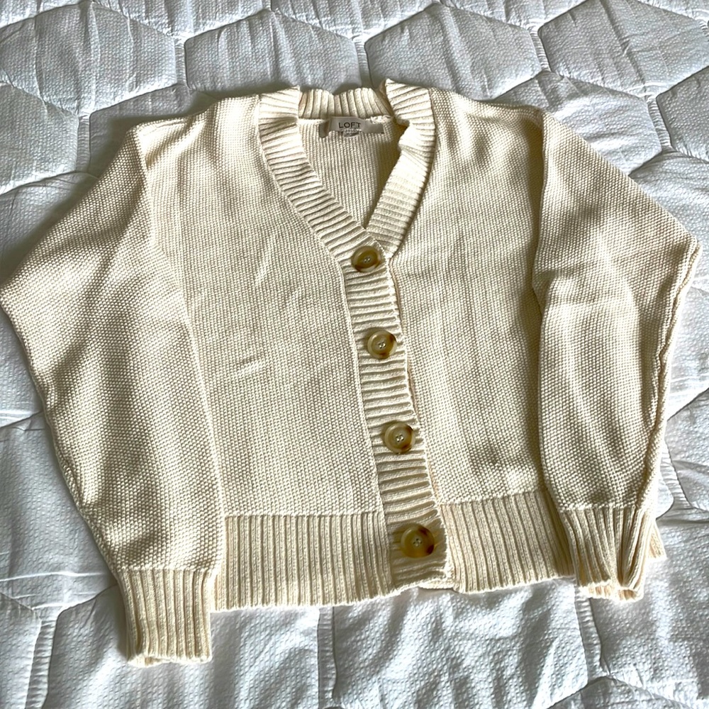 NWOT.. Loft cardigan in cream